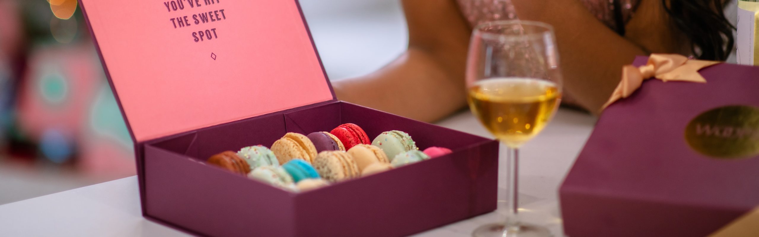 The perfect drinks to pair with macarons!