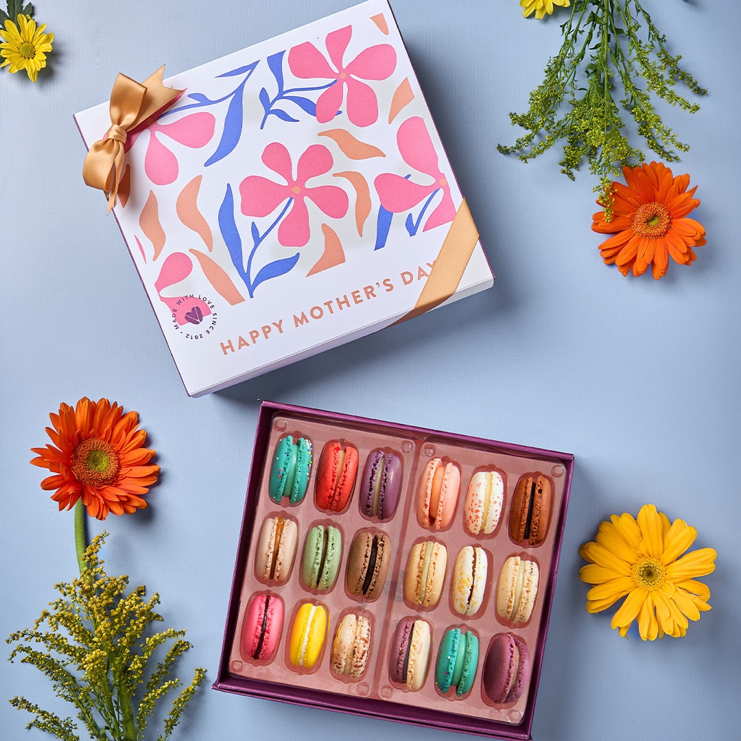 The Sweetest Love Tasting Box (18 macarons)