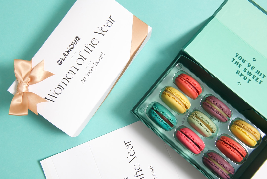Box of 9 French macarons with a Glamour 